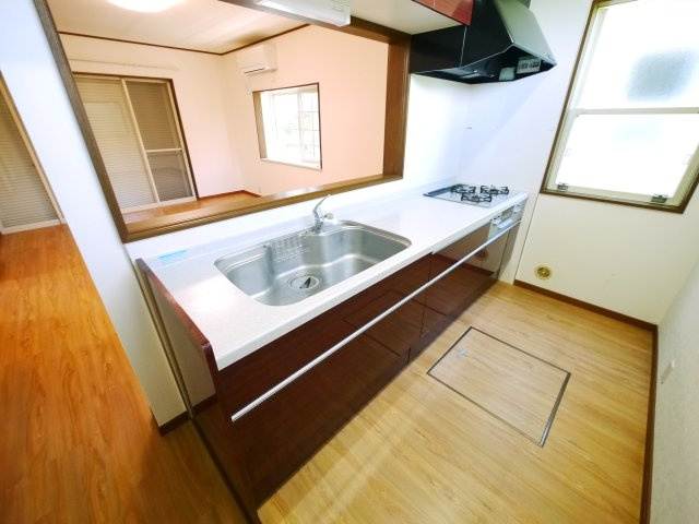 東金市北之幸谷　中古戸建のキッチン|内装リフォーム済み令和7年7月 車3台 床暖房（リビング・2階全室）リビング電動シャッタ― 都市ガス