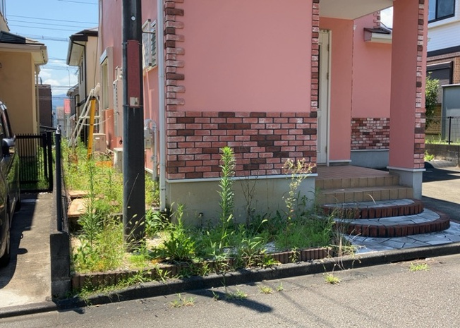【庭】 | 庭があることでガーデニングや家庭菜園はもちろん、こどもの遊び場やペットを放して遊ぶことができます。また、家の周囲に余裕があるということです。隣地との間があれば、十分な日当たりと、風通しが確保できます。