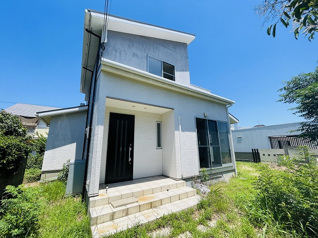 【外観】 | 東区雁の巣2丁目　戸建て | 
内装や水回りリフォームがおススメです！ご相談下さい☆
車種によっては駐車スペース2～３台分あります（並列）