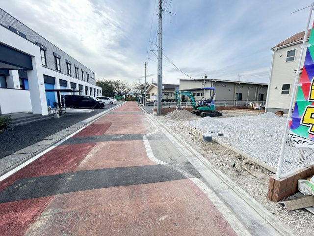 新築　高崎市新町第7　Livele Garden.S　3号棟の前面道路含む現地写真|現地写真　南東側接道幅員約5ｍ