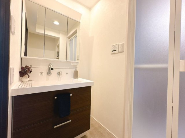 新柏ガーデニア西の街弐番館の洗面所