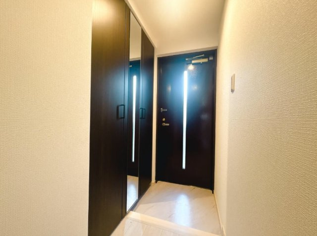 新柏ガーデニア西の街弐番館の玄関