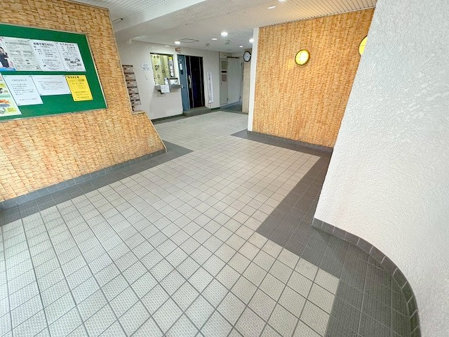 新大阪スカイハイツのロビー