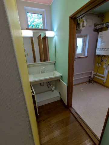 若葉4丁目貸家の洗面所