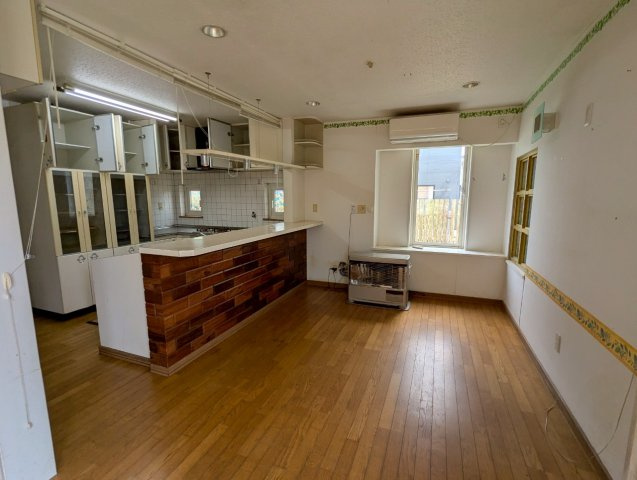 若葉4丁目貸家の居間・リビング