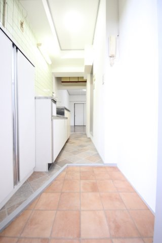 ロイヤル牛浜の玄関