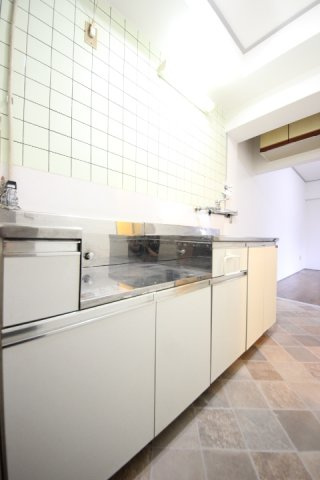 ロイヤル牛浜のキッチン