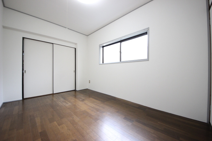 ロイヤル牛浜の洋室