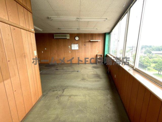 荒尾町後山工場の内装|2階事務所スペース