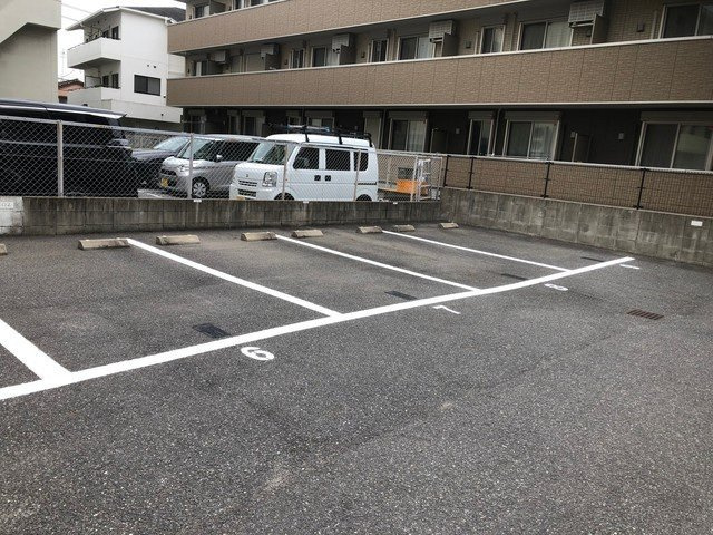 プライムコートKの駐車場