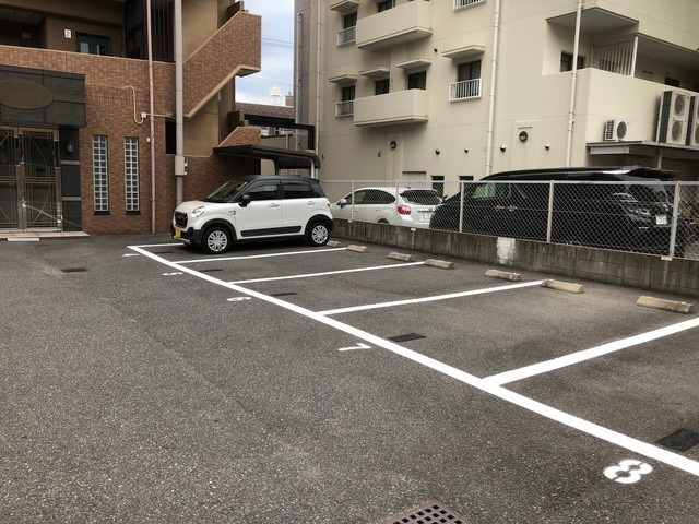 プライムコートKの駐車場