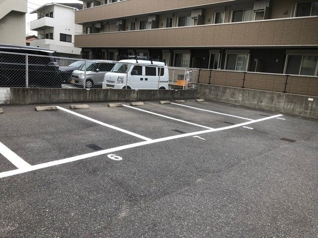 プライムコートKの駐車場