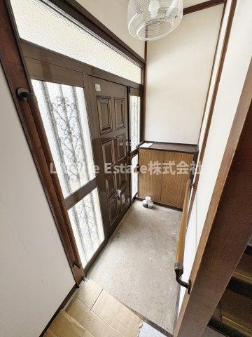 稲川貸家の玄関