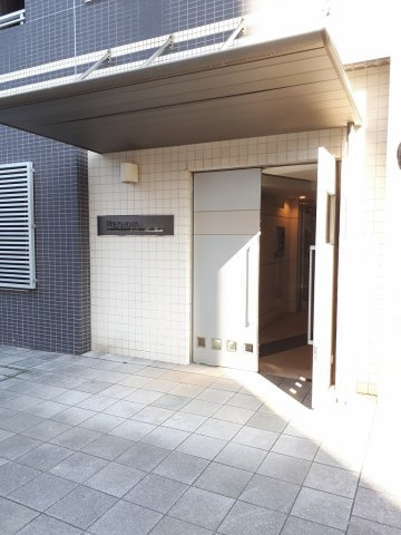 レジディア目白Ⅱのエントランス