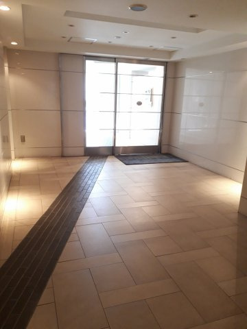 レジディア目白Ⅱのエントランス