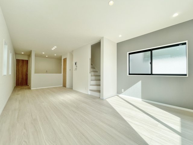 中野区丸山1丁目 全3棟 2号棟の外観|【現地販売会開催！】
広々としたリビング＋居室もしっかりと広さを確保いたしました♪♪