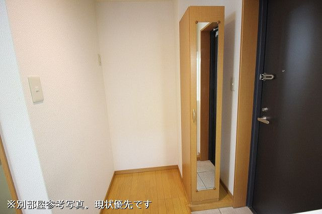 イル・グラッツィア平尾1の玄関