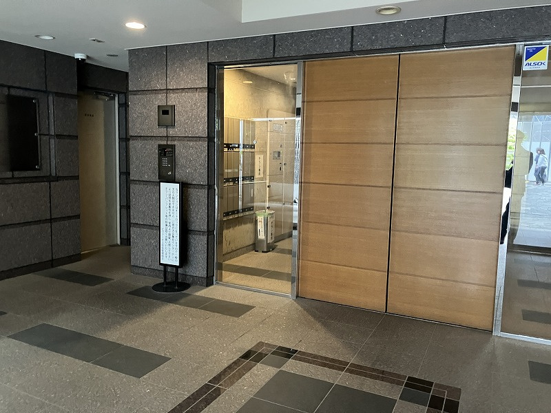 ビヴァーチェ赤坂のエントランス