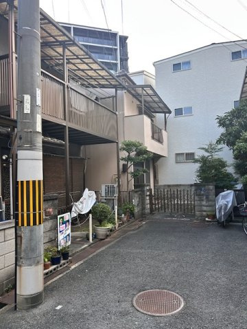 森小路１の前面道路含む現地写真|前面道路は他の車は侵入しない為お子様にも安心です。