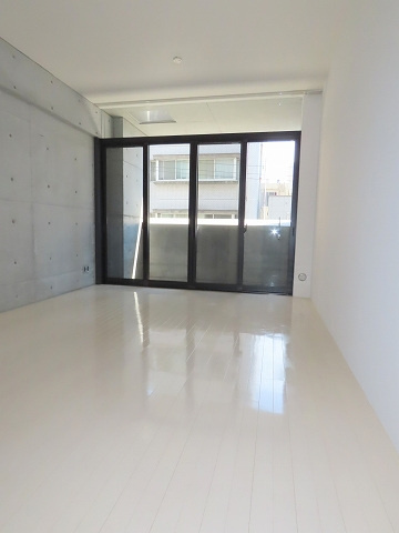 小町Ｆビルの居間・リビング|こちらのリビングで趣味の時間をお楽しみください