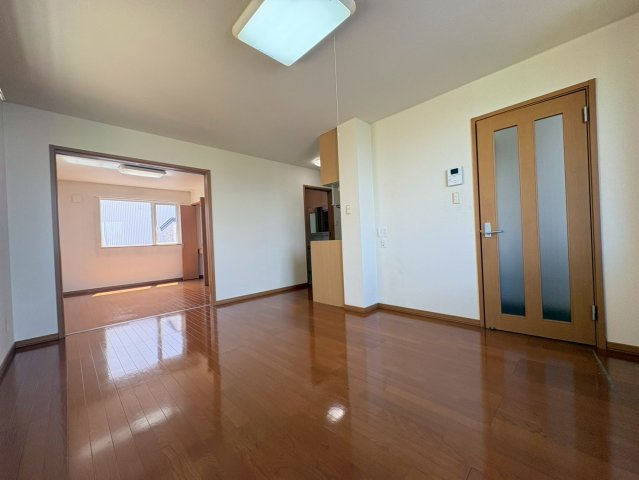 カーサ文苑2号館の居間・リビング