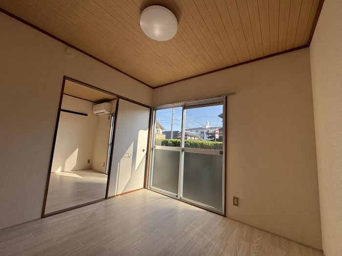 コーポ神明の洋室