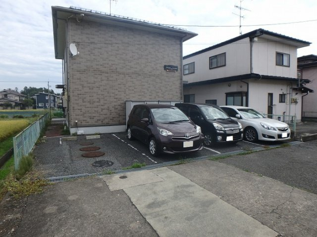 ソレイユ・ルヴァンの駐車場