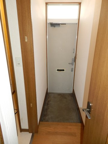 メゾン８番館の玄関