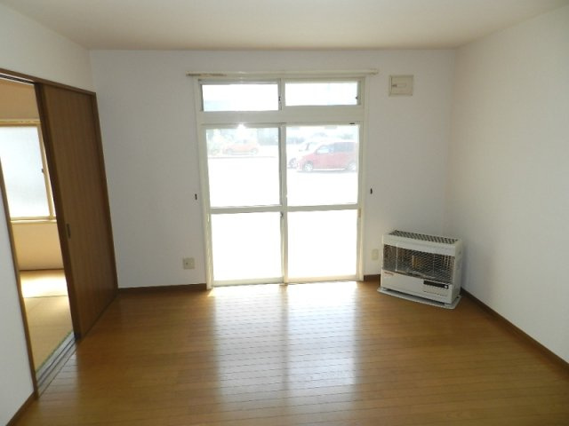 メゾン８番館の居間・リビング