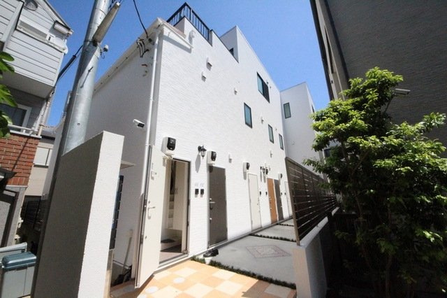 新宿区西新宿４丁目のアパートの外観