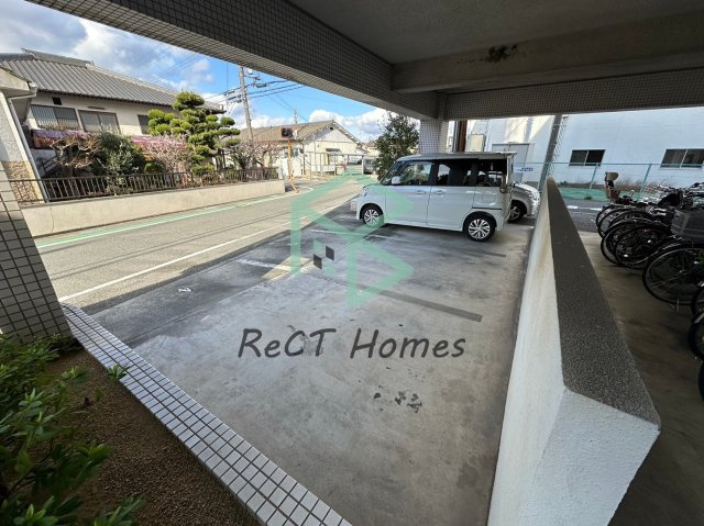 姫路市飾磨区若宮町の賃貸マンションの駐車場