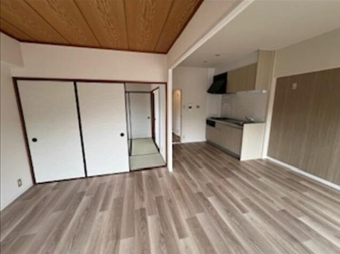 姫路市飾磨区若宮町の賃貸マンションの居間・リビング