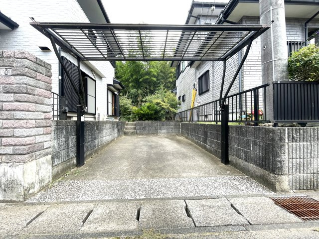 七渡・河合貸家の駐車場