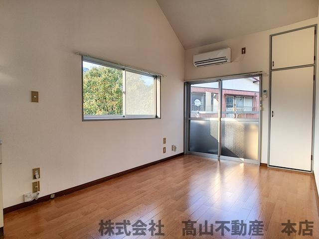 ヴィラパークⅡの居間・リビング