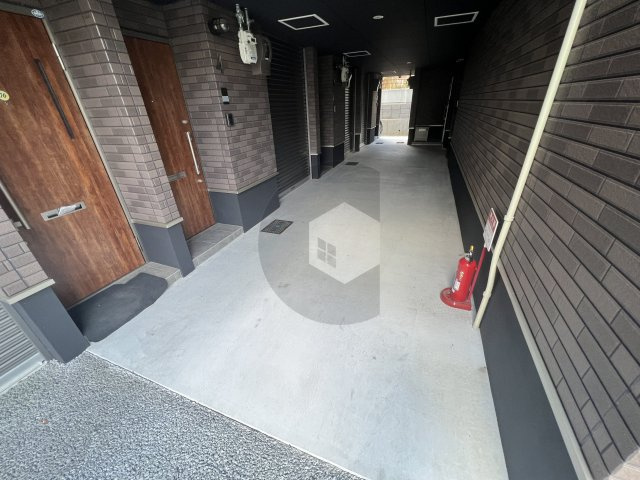 ガレージハウス・D_BASEのエントランス