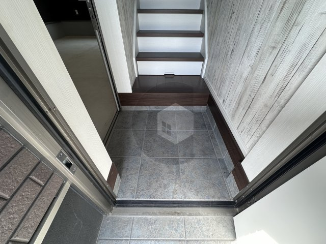 ガレージハウス・D_BASEの玄関