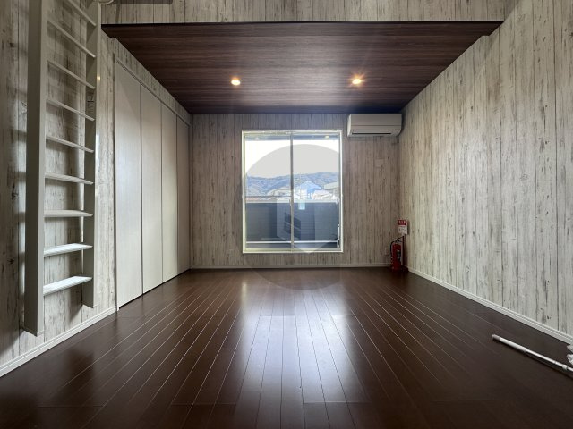 ガレージハウス・D_BASEの洋室