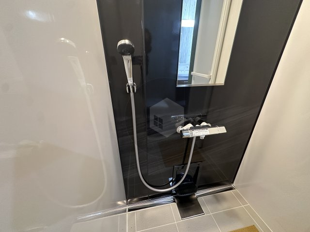 ガレージハウス・D_BASEの浴室