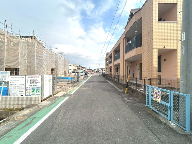 ファーストタウン　一宮市三条山第1　全5区画分譲の前面道路含む現地写真|「現地（2025年11月7日）撮影」　
■前面道路　
■ヤマダ不動産　株式会社リライフ