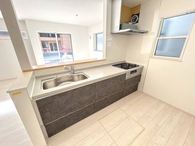 ファーストタウン　一宮市三条山第1　全5区画分譲のキッチン|浄水器組込み水栓でシンクまわりがスッキリひろびろお使いいただけます。