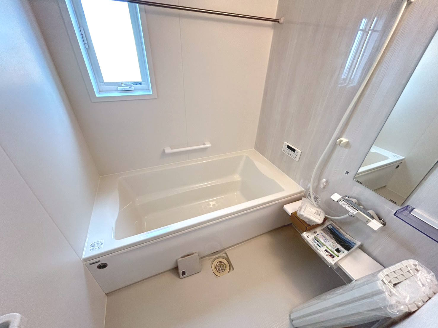 ファーストタウン　一宮市三条山第1　全5区画分譲の浴室|明るく清潔なバスルームで、浴室暖房乾燥機標準装備。使い勝手の良いお風呂空間を提供しています。