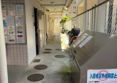 【その他共用部分】 | 朝日プラザ南橋本 | 共用部分は、一棟の建物に住む区分所有者全員が共同で所有するとし、共用部分の管理、補修などは、区分所有者で形成される管理組合が行います。個人の判断で勝手に変更することはできませんので覚えておきましょう。
