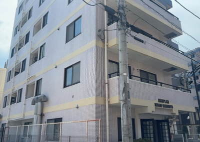 【現況写真】 | 朝日プラザ南橋本 | 眺望の良さを楽しめるダイニングキッチンで家族団らんの時間を過ごしてはいかがでしょうか。バルコニーから見える景色を家族で眺める時間は、時間が経つのを忘れてしまいそうですね。是非、現地を見に行きましょう！