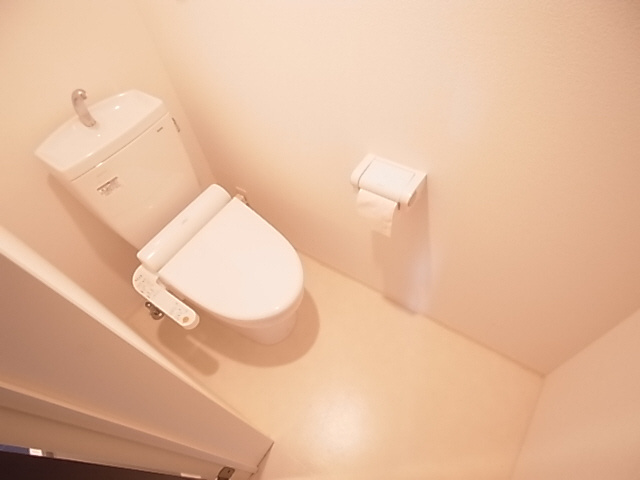 神戸市須磨区須磨浦通６丁目のアパートのトイレ|ウォッシュレット付トイレ