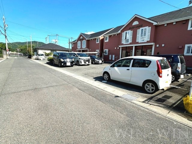 クレストールM Ⅱの駐車場