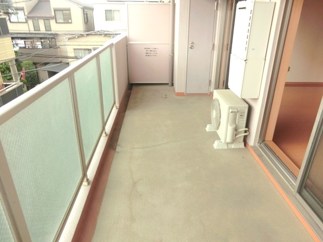 ＬａＳａｎｔｅ浦和常盤公園のバルコニー|別号室の参考写真です。