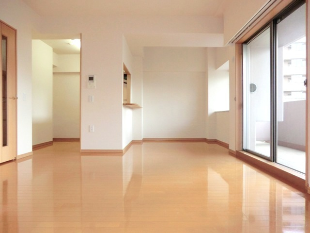 ＬａＳａｎｔｅ浦和常盤公園の居間・リビング|別号室の参考写真です。