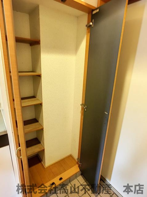 ラリーグラス２２の玄関