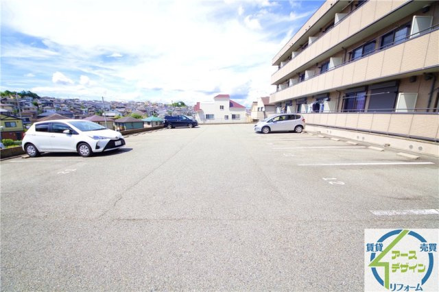 パークハイム参番館の駐車場