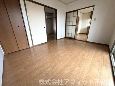 【居間・リビング】 | ローズパレス | 南側の洋室6帖